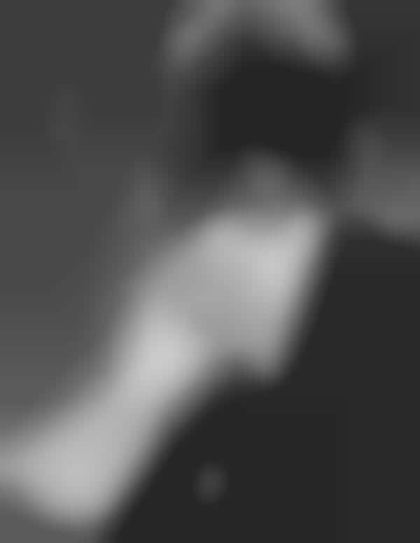 Chic Magician Captures