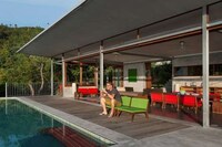 Uncluttered Open Architecture Image 5
