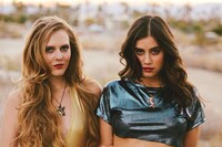 Retro Vacation Editorials Image 3