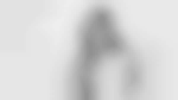 Surprisingly Demure Starlet Snaps
