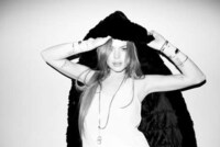 Surprisingly Demure Starlet Snaps Image 8