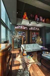 Explosive Eccentric Interiors Image 6