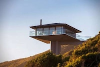 Magical Levitating Beach Houses Image 3