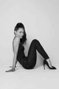 Flexible Feminine Denim Ads Image 3