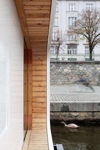Floating Off-Grid Homes Image 8