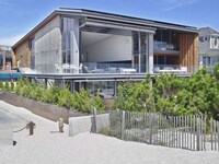 Eco-Friendly Oceanside Abodes Image 5