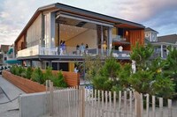 Eco-Friendly Oceanside Abodes Image 6
