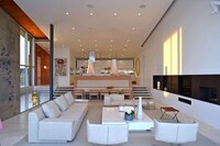Eco-Friendly Oceanside Abodes Image 8