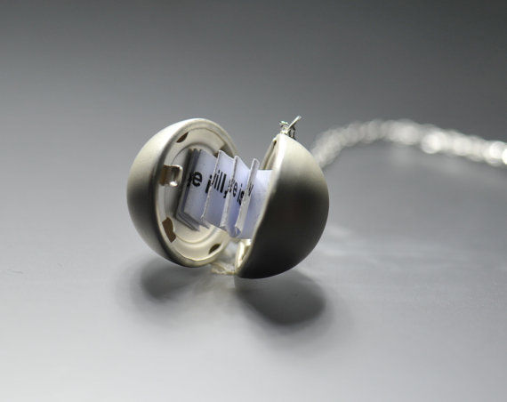 Inscribable Secret Lockets
