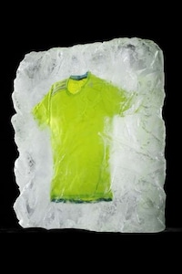 Metal-Infused Athletic Apparel Image 3