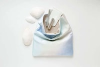 Airy Atmospheric Fashion Lines Image 3