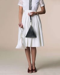 Airy Atmospheric Fashion Lines Image 5