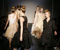 Chic Gothic Fashion Image 2