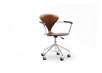 Slim-Waisted Office Seats Image 3