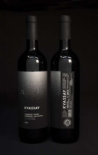 Extreme Minimalist Wine Packaging Image 3