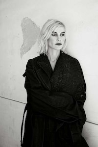 Functional Monochrome Fashion Image 2