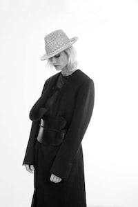 Functional Monochrome Fashion Image 5