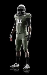 Military-Honoring Football Uniforms Image 3