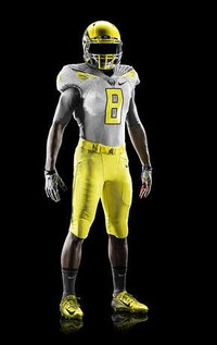 Military-Honoring Football Uniforms Image 4