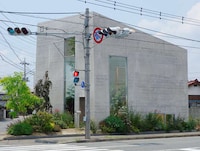 Glass-Roofed Architecture Image 2