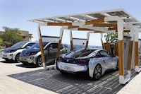 Ingenious Solar Carports Image 2