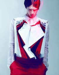 Artfully Illuminated Editorials Image 7