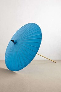 Vintage-Inspired Parasol Decor Image 3