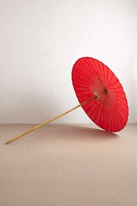 Vintage-Inspired Parasol Decor Image 7