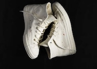 Paint-Cracking White Sneakers Image 2