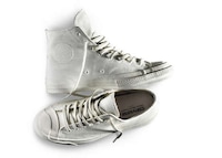 Paint-Cracking White Sneakers Image 7