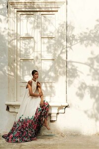 Glam Jetsetter Editorials Image 7