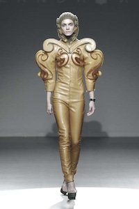 Sculpturally Baroque Runways Image 2
