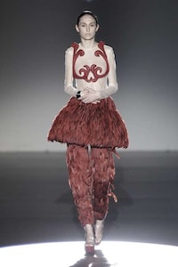 Sculpturally Baroque Runways Image 5
