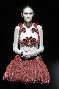 Sculpturally Baroque Runways Image 6