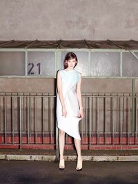 Feminine Futuristic Editorials Image 4