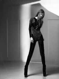 Feminine Futuristic Editorials Image 8