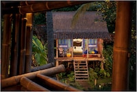 Glass-Bottomed Vacation Homes Image 5