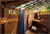 Glass-Bottomed Vacation Homes Image 6