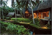Glass-Bottomed Vacation Homes Image 8