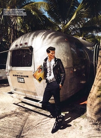 Retro Vacationer Editorials Image 4