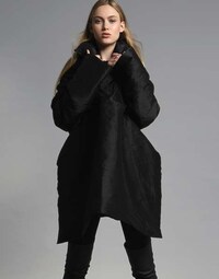 Cleanly Sculptural Editorials Image 2