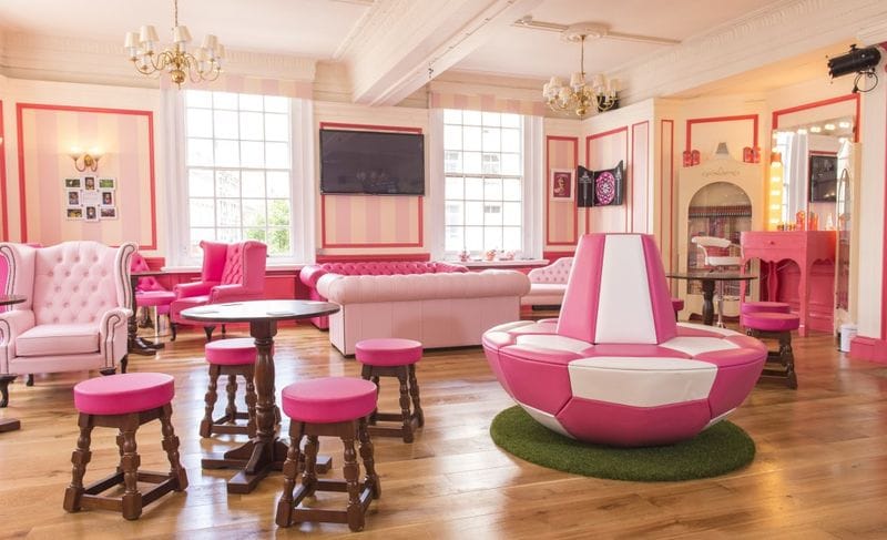 Female-Only Football Pubs