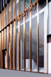 Streamlined Couture Stores Image 5