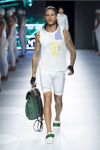 Sleek Scuba Diver Runways Image 7