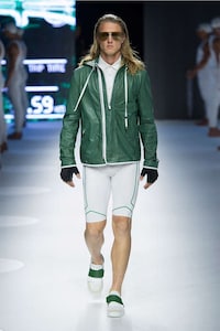 Sleek Scuba Diver Runways Image 8