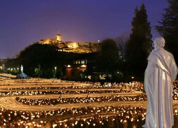 28 Holy Tidbits to Recognize the Pope at Lourdes