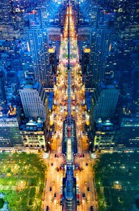 Symmetrical Skyscraper Photography Image 4