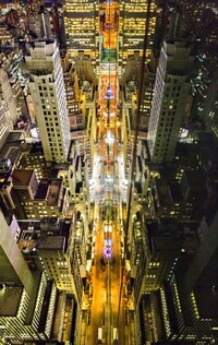 Symmetrical Skyscraper Photography Image 5
