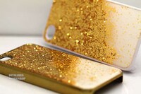 Gold-Dusted Tech Accessories Image 3