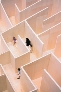 Paradoxical Maze Installations Image 5